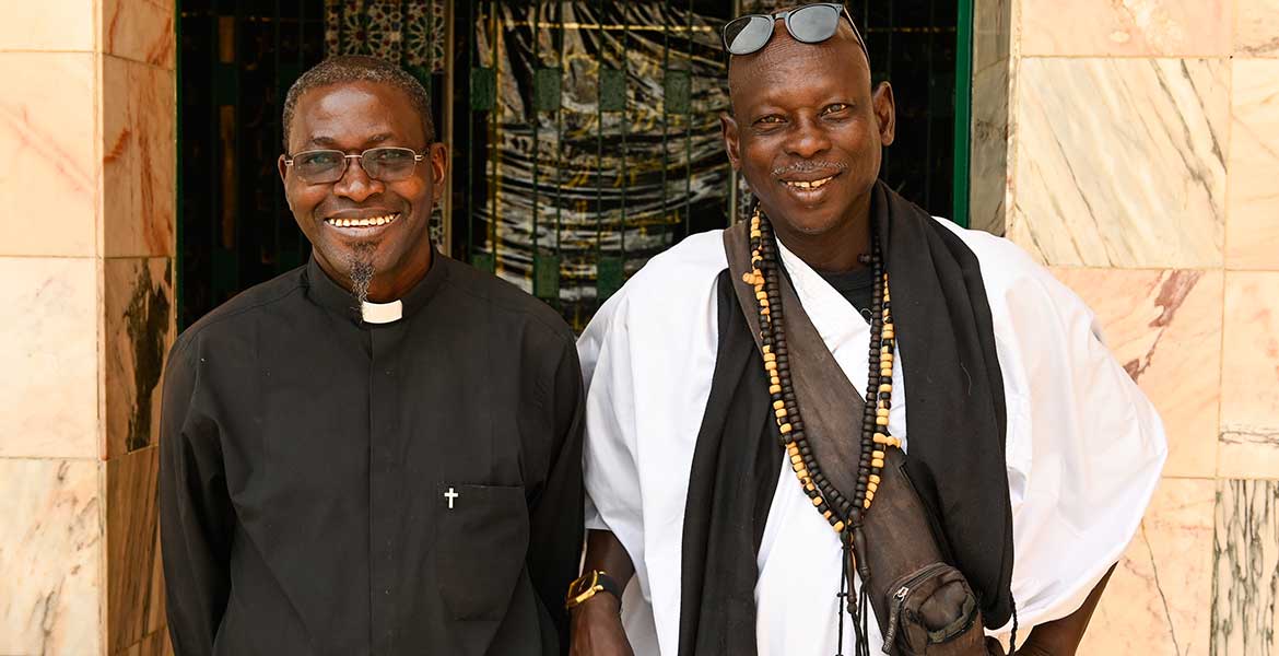 Interreligiöser Dialog im Senegal: der katholischer Pfarrer Philippe Bayouga Mbengue und der Muslim Mamadou Diabaye in Touba