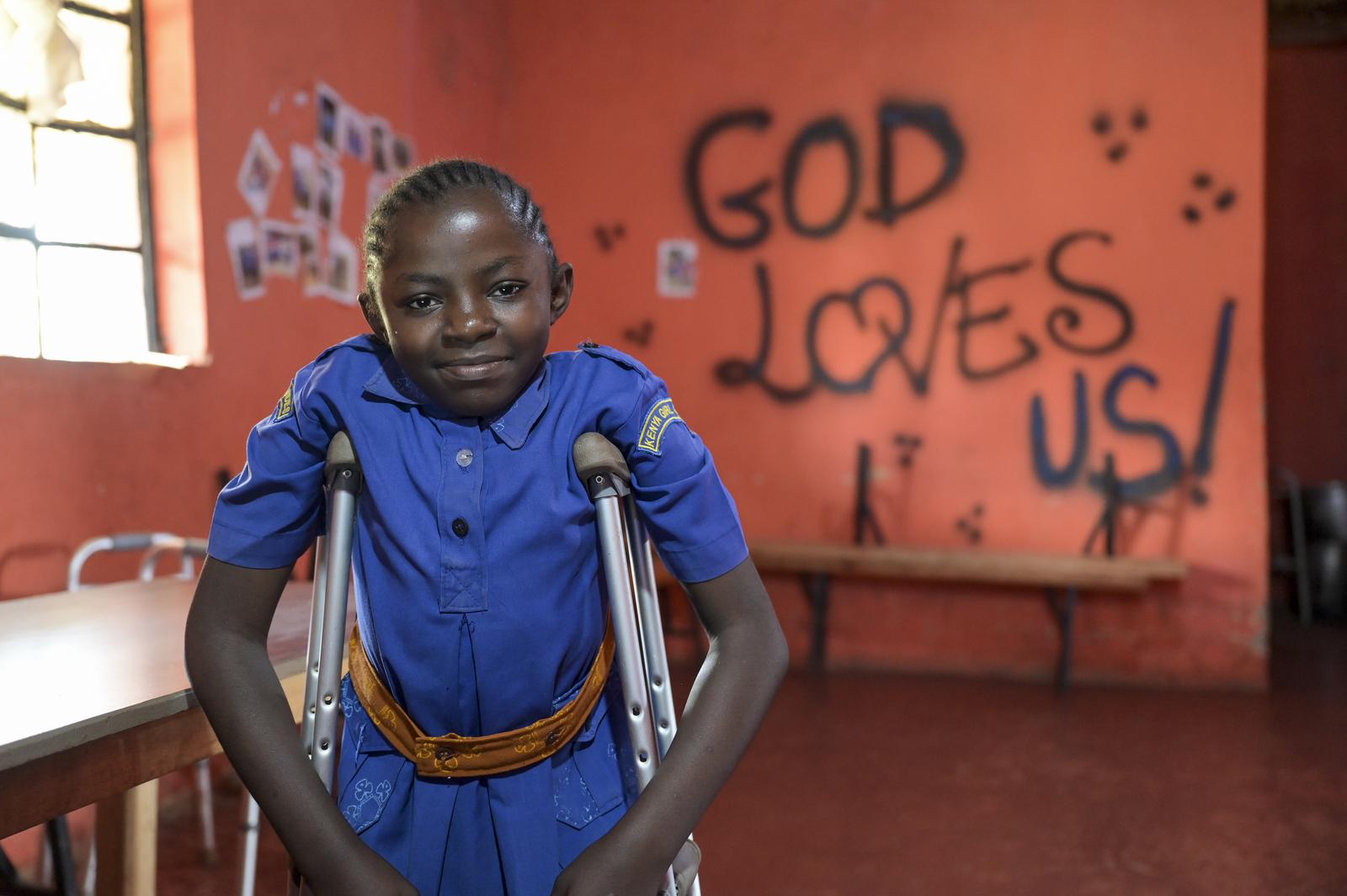 S√úDSUDAN, Malakal, Flughafen, zerst√∂rte Departure Hall mit wartenden Transit Flugg√§sten