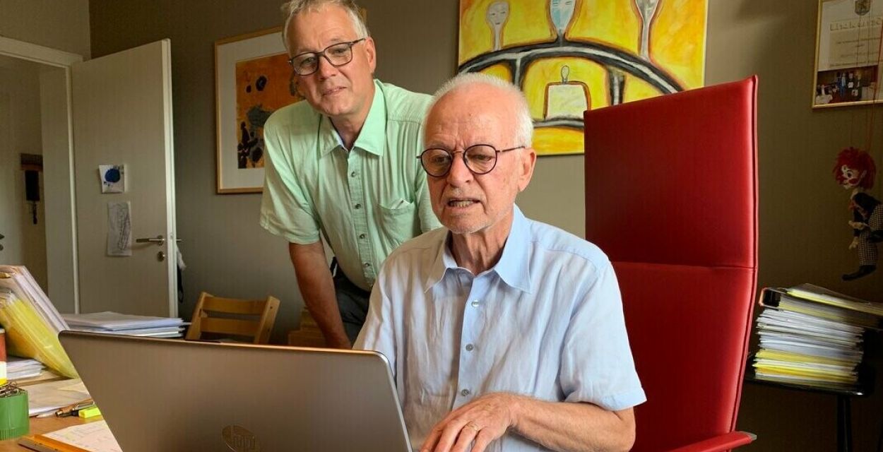 Raimund Popp (li.) und Peter Barth unterstützen Asylbewerber