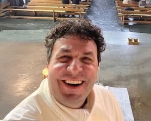 Selfie von Maroniten-Pater Gaby Geagea in einer Messe.