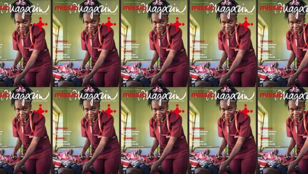 Zehn Cover des missio magazins, Ausgabe 1/2026. Darauf zu sehen ist eine junge Krankenschwester, die von ihrer Arbeit aufblickt und in die Kamera lächelt.