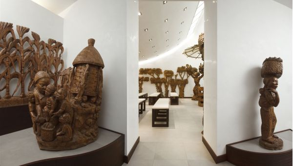 Die missio-Hauskapelle mit Schnitzkunst aus Malawi.